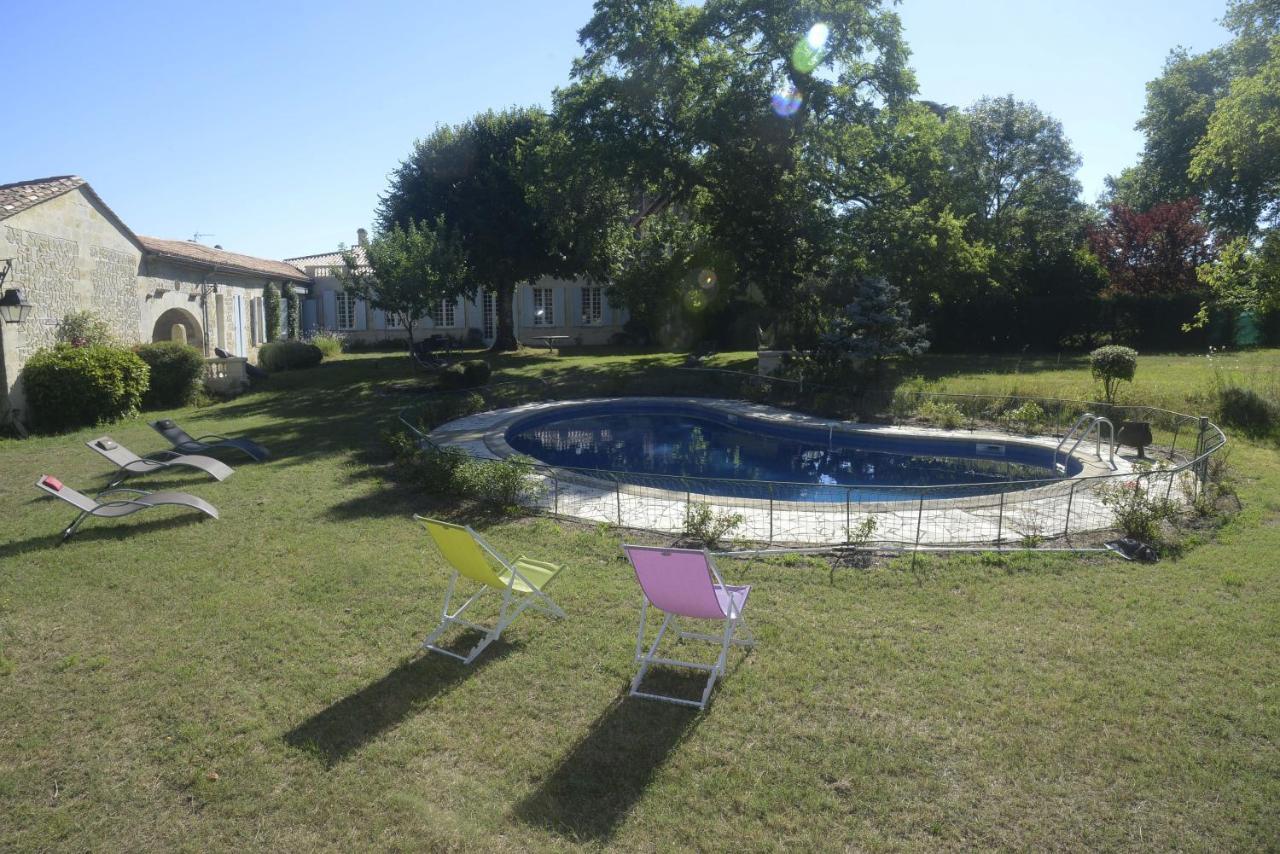 Chateau Rosemont: Family Estate with Pool & Tennis in Médoc Labarde Exterior photo