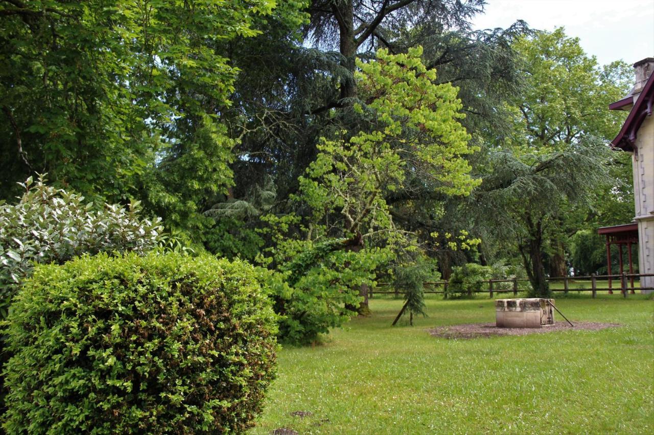 Chateau Rosemont: Family Estate with Pool & Tennis in Médoc Labarde Exterior photo